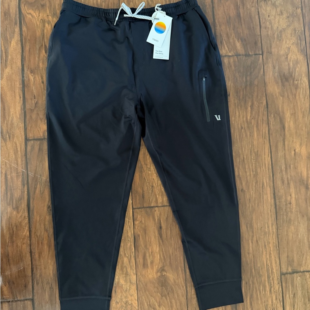 Vuori Black Joggers XL